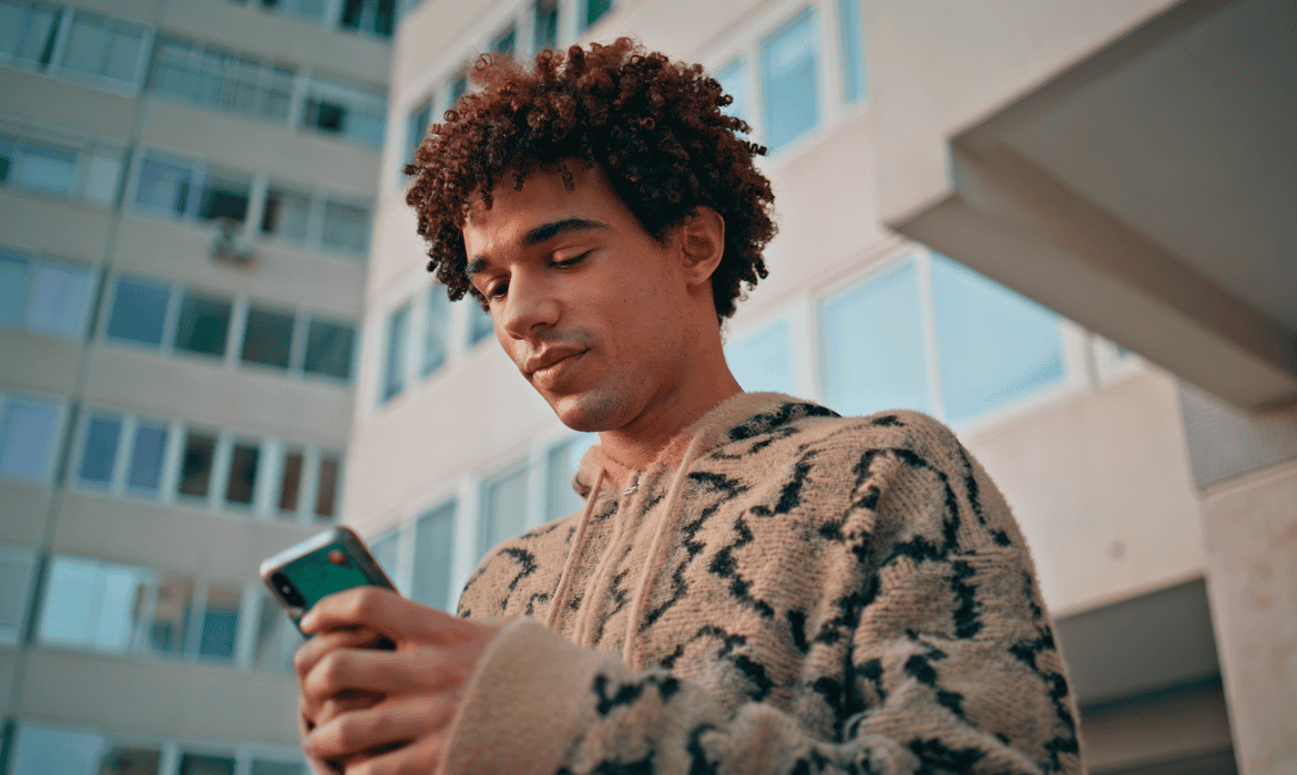 Jovens são os mais afetados por fraudes no Brasil